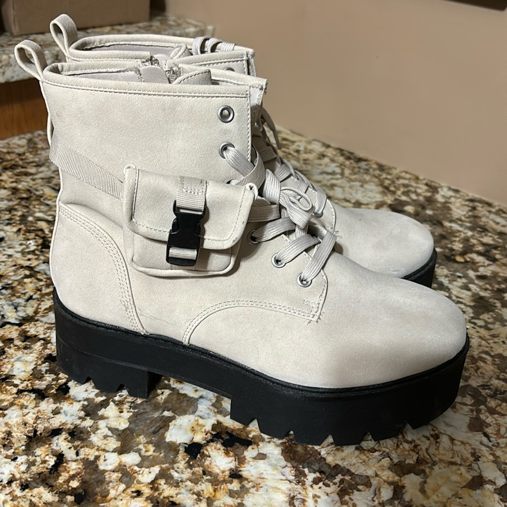 Torrid ladies boots worn maybe once size 10